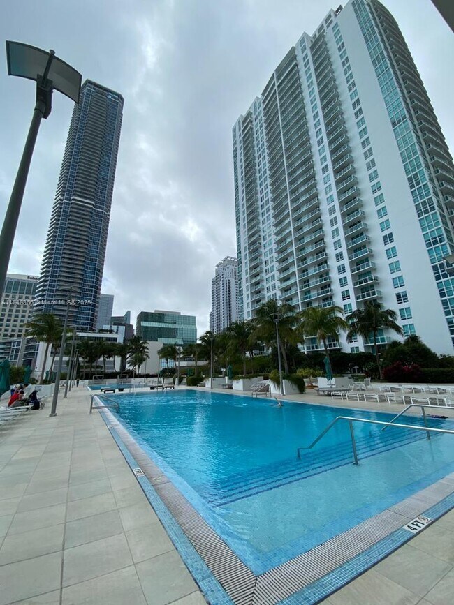 Building Photo - 951 Brickell Ave