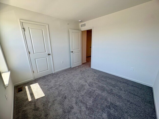Building Photo - 59 N Conifer Dr