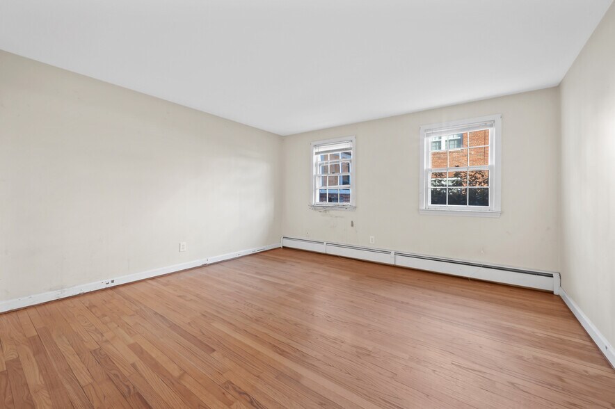 Building Photo - 340 Charter Oak St