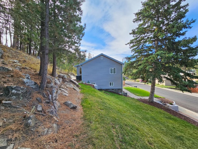 Building Photo - 352 Pine Mountain Ave