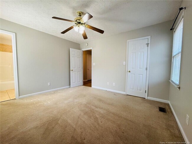 Building Photo - 5018 Summer Ridge Rd