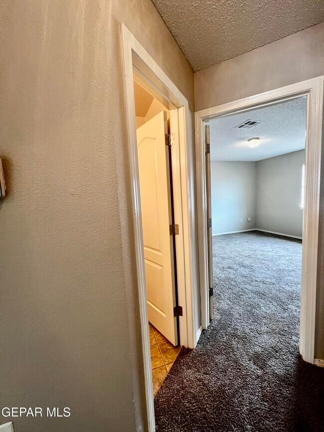 Building Photo - 14160 Lasso Rock Dr