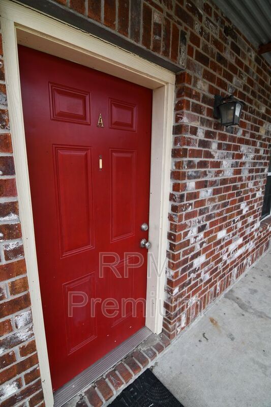 Building Photo - 5480 Spring Ln