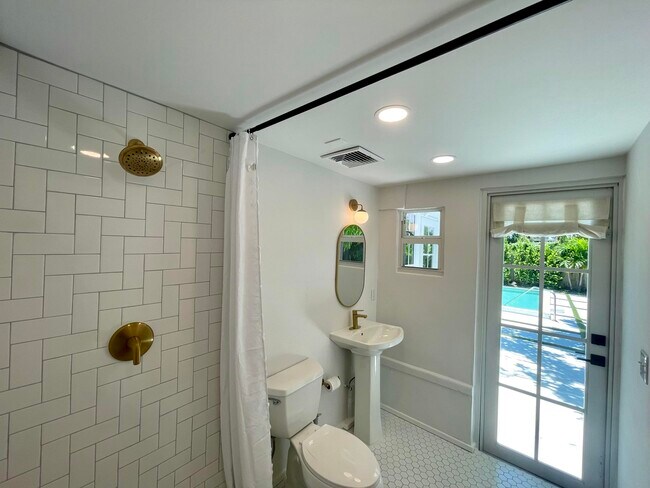 Building Photo - 360 Alhambra Pl