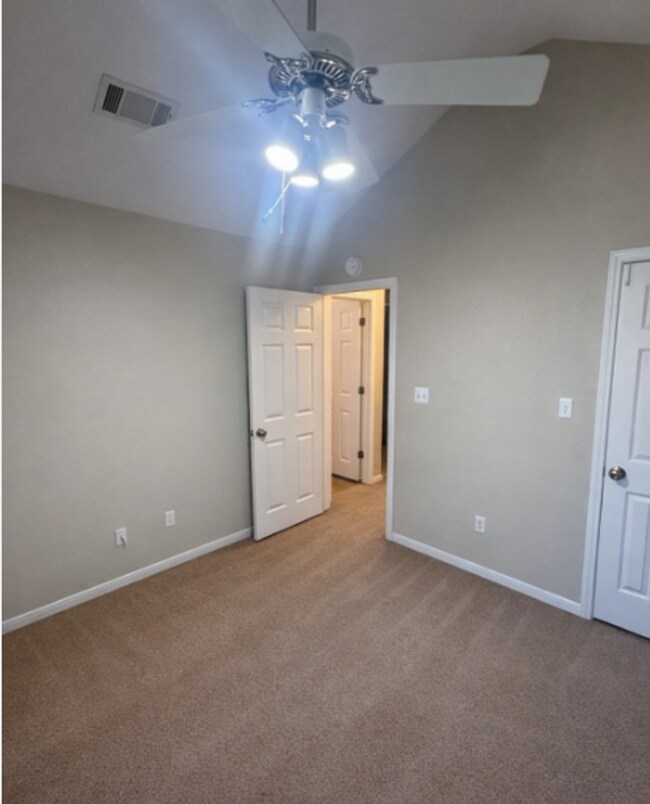 Building Photo - AVAILABLE MID MAY ; APPLY TODAY ON OUR WEBSITE!!!