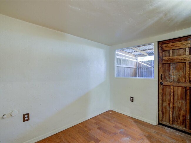 Building Photo - 2 Bedroom 2 Bathroom