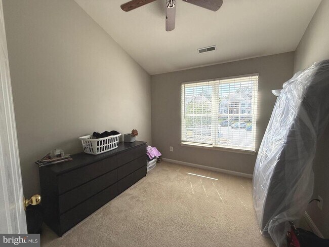 Building Photo - 8807 Howland Pl