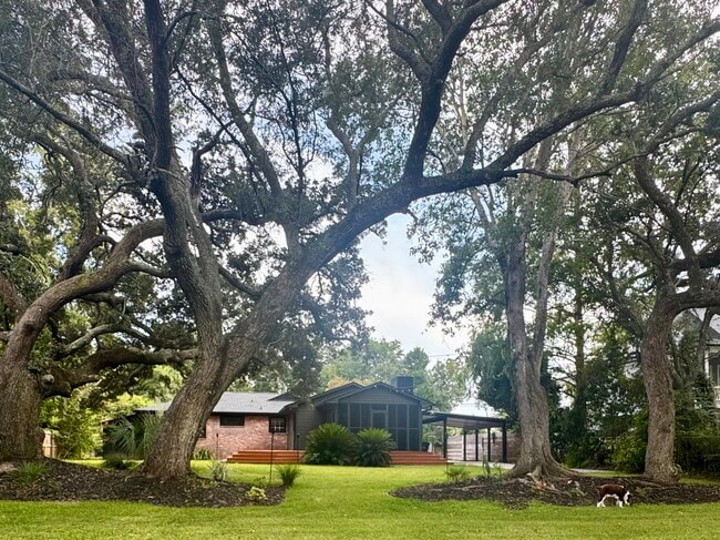 Building Photo - 774 Creekside Dr