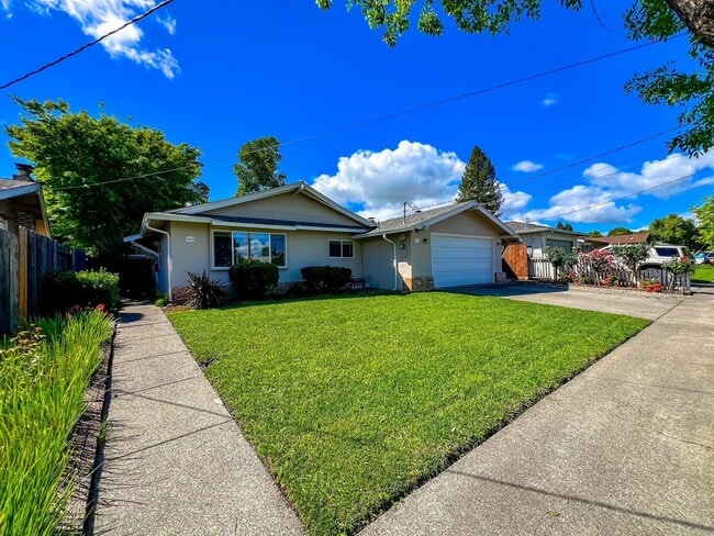 Building Photo - Single-Level Bel Aire Home with Spacious Layout