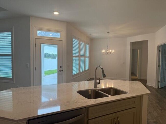 Building Photo - 1705 Pinecliff Ct