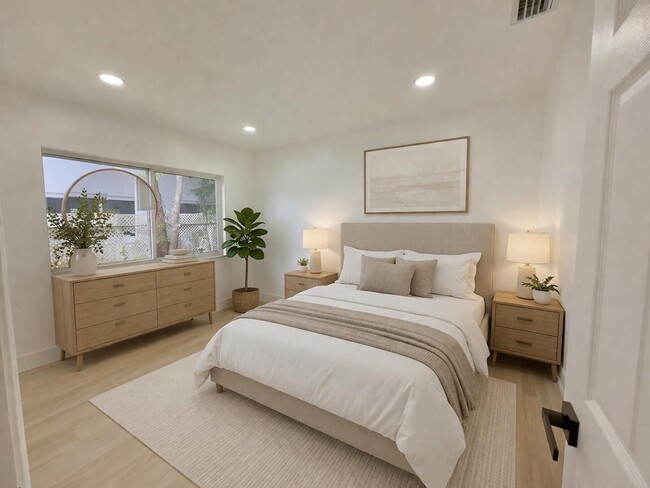 Building Photo - 6811 NW 32nd Ave