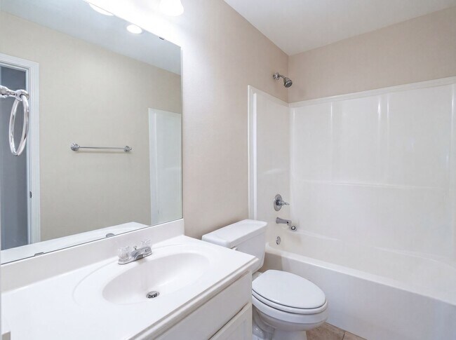 Building Photo - 3214 Grand Lake Dr