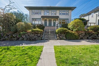 Building Photo - Charming 1BR/1BA Main Floor View Unit in D...
