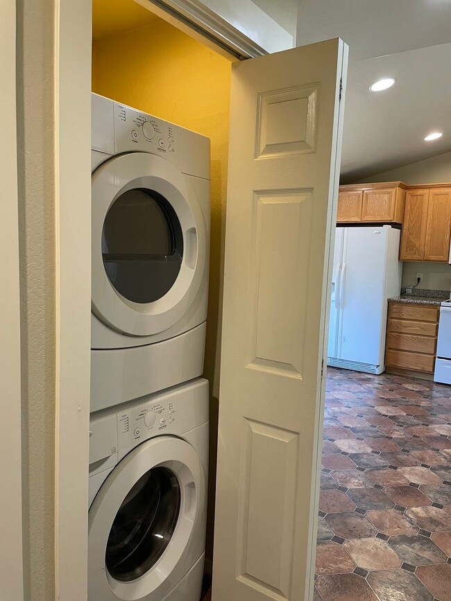 Building Photo - Cozy 1 Bed 1 Bathroom-Located in Friendly ...