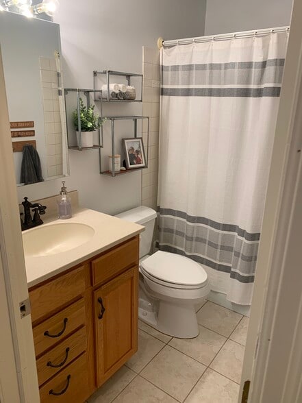 Bathroom - 2800 Hillsboro Ave N