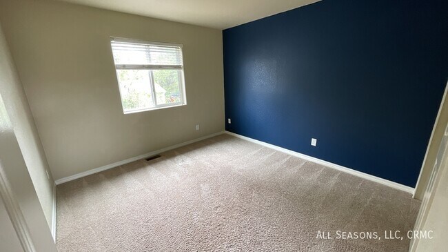Building Photo - 4082 Creek Legend View