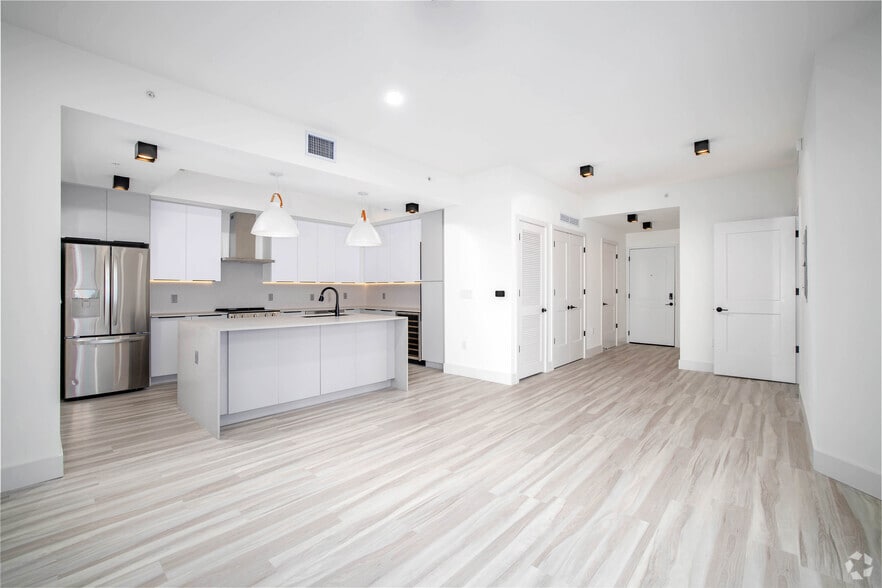 2BR, 2BA - 1273SF - Kitchen & Living Room - Blu Aventura