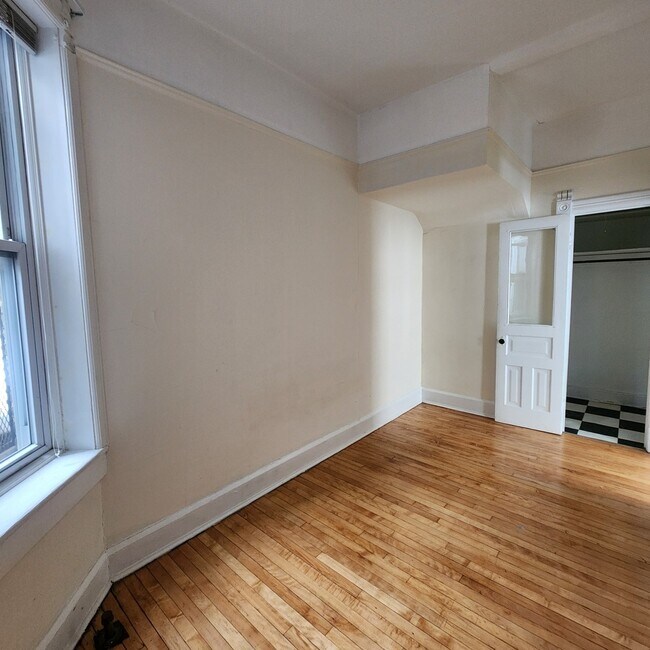 Building Photo - 1222 N Campbell Ave