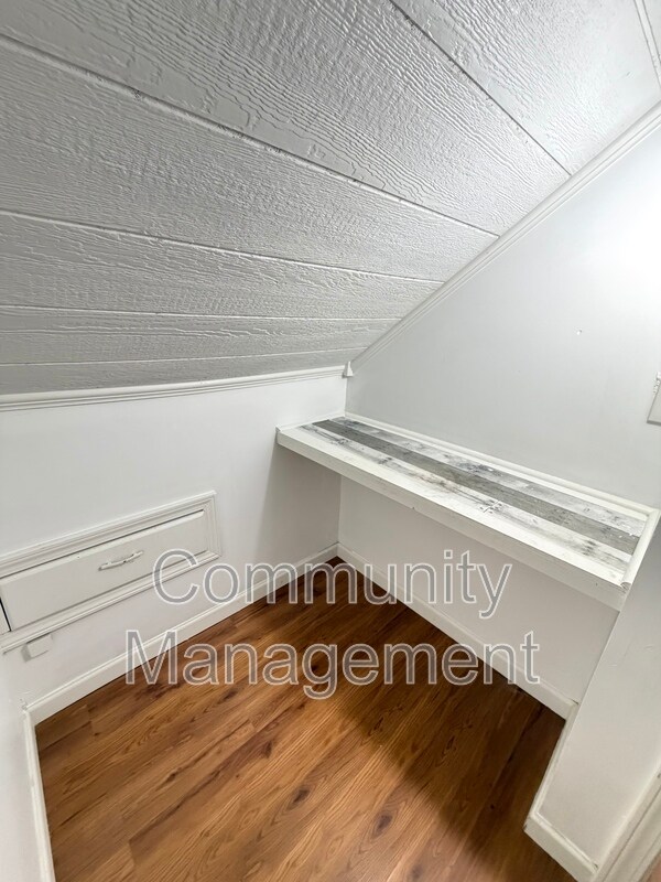 Building Photo - 18819 Greenwell Springs Rd