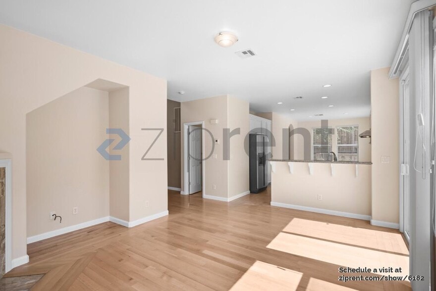 Building Photo - Unit
