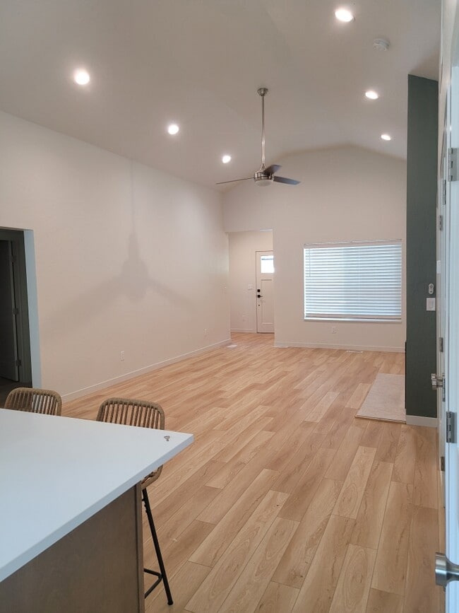 Building Photo - 228 E Spokane Ave