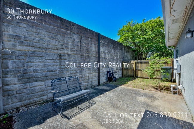 Building Photo - 30 Thornbury-