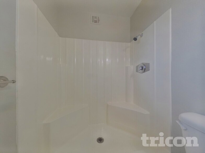 Building Photo - 3607 N 87th Ave