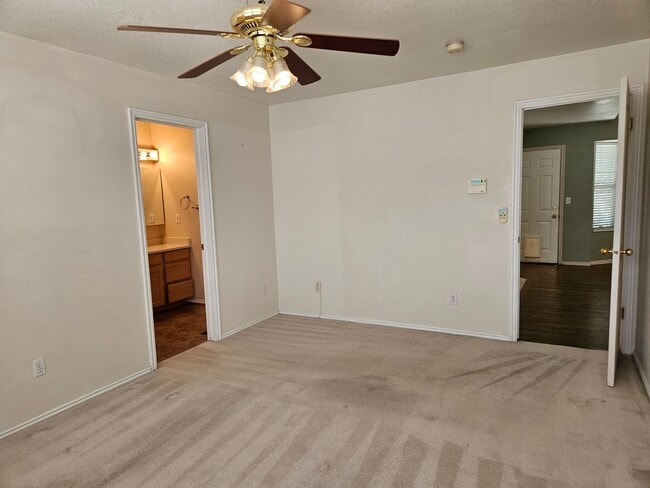 Building Photo - Beautiful 3 Bedroom/2.5 Bathroom in Midvale
