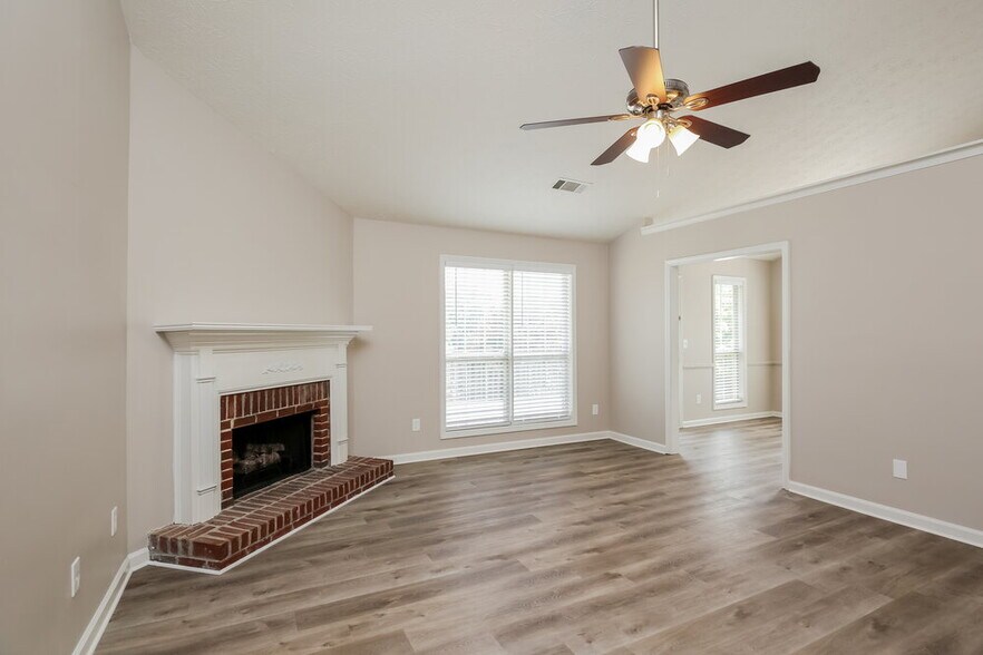 Building Photo - 5912 Sycamore Ridge Dr