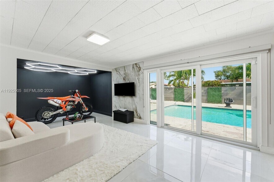 Building Photo - 251 N 71st Ave