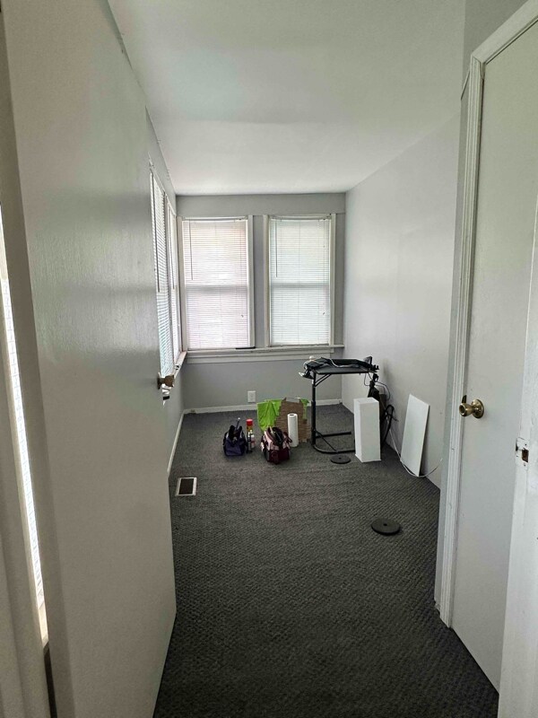 Building Photo - 218 N Main St