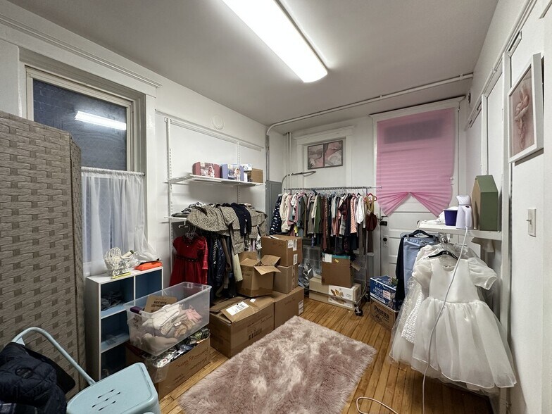 Building Photo - 3422 N Lincoln Ave