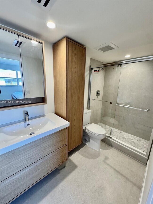 Building Photo - 555 Crandon Blvd