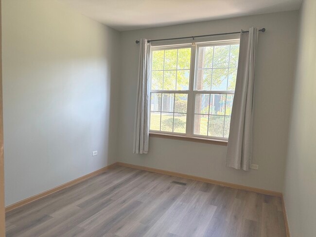 Building Photo - 810 Woodewind Dr