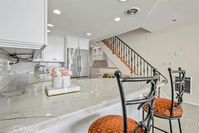 Building Photo - 615 Esplanade