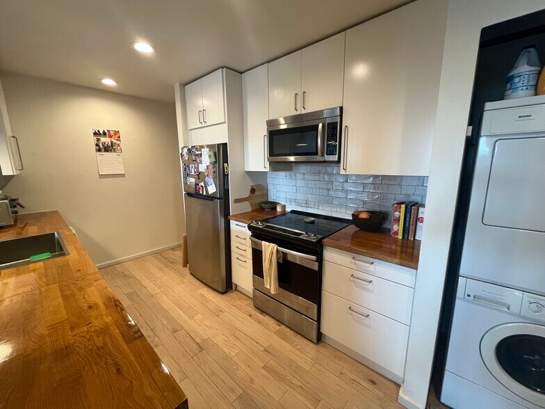 Building Photo - 1556 Bradley Dr