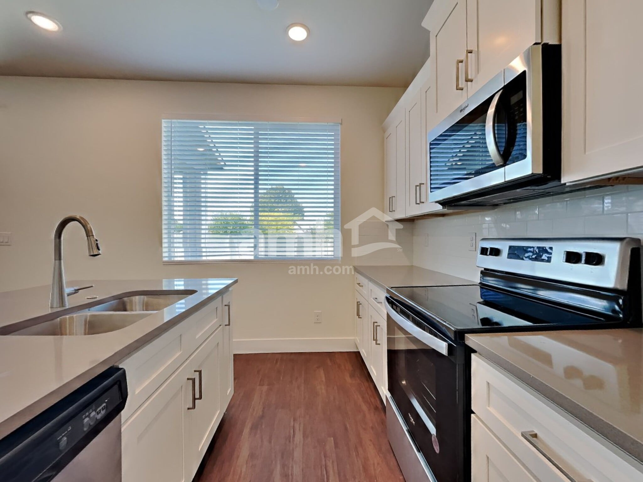 Building Photo - 967 N Nichole Ave