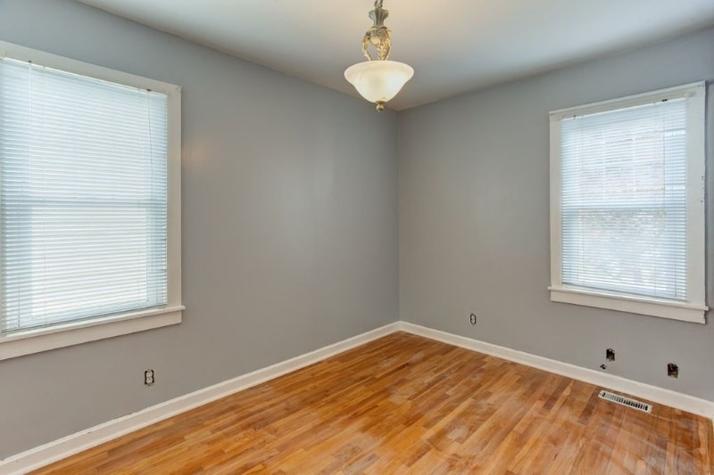 Building Photo - 1306 Henning Ave