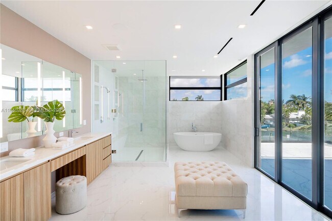 Building Photo - 1248 NE 89th St