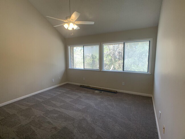 Building Photo - 43 Arabian Dr