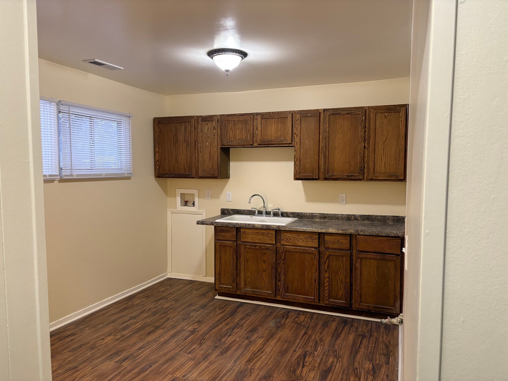 Kitchen - 712 E 49th Ave