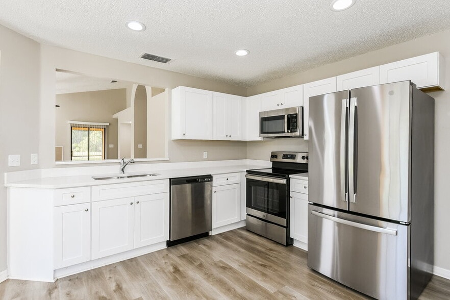 Building Photo - 5514 Deepdale Dr