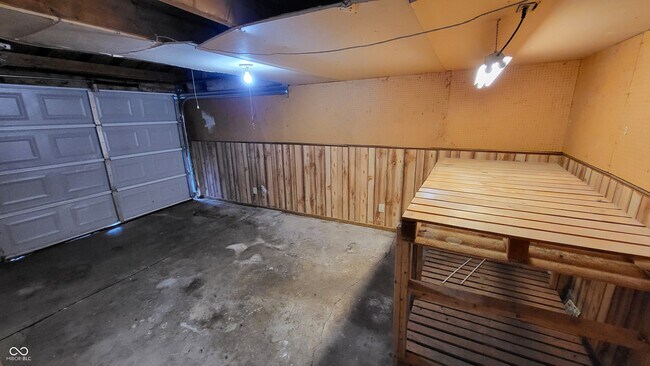 Building Photo - 4940 Leone Dr