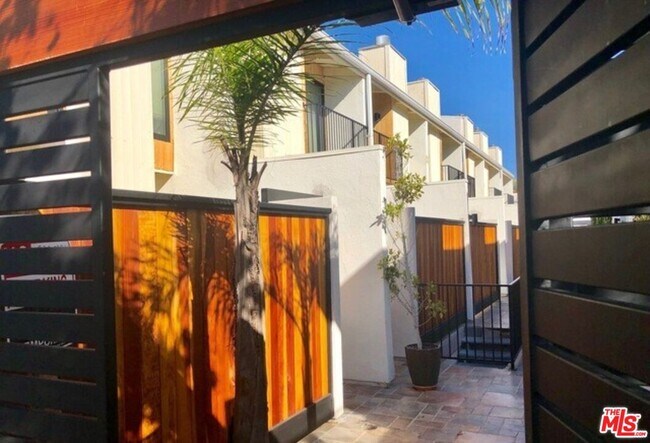 Building Photo - 1133 24th St