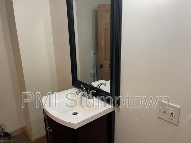 Building Photo - 6016 NE Alberta St