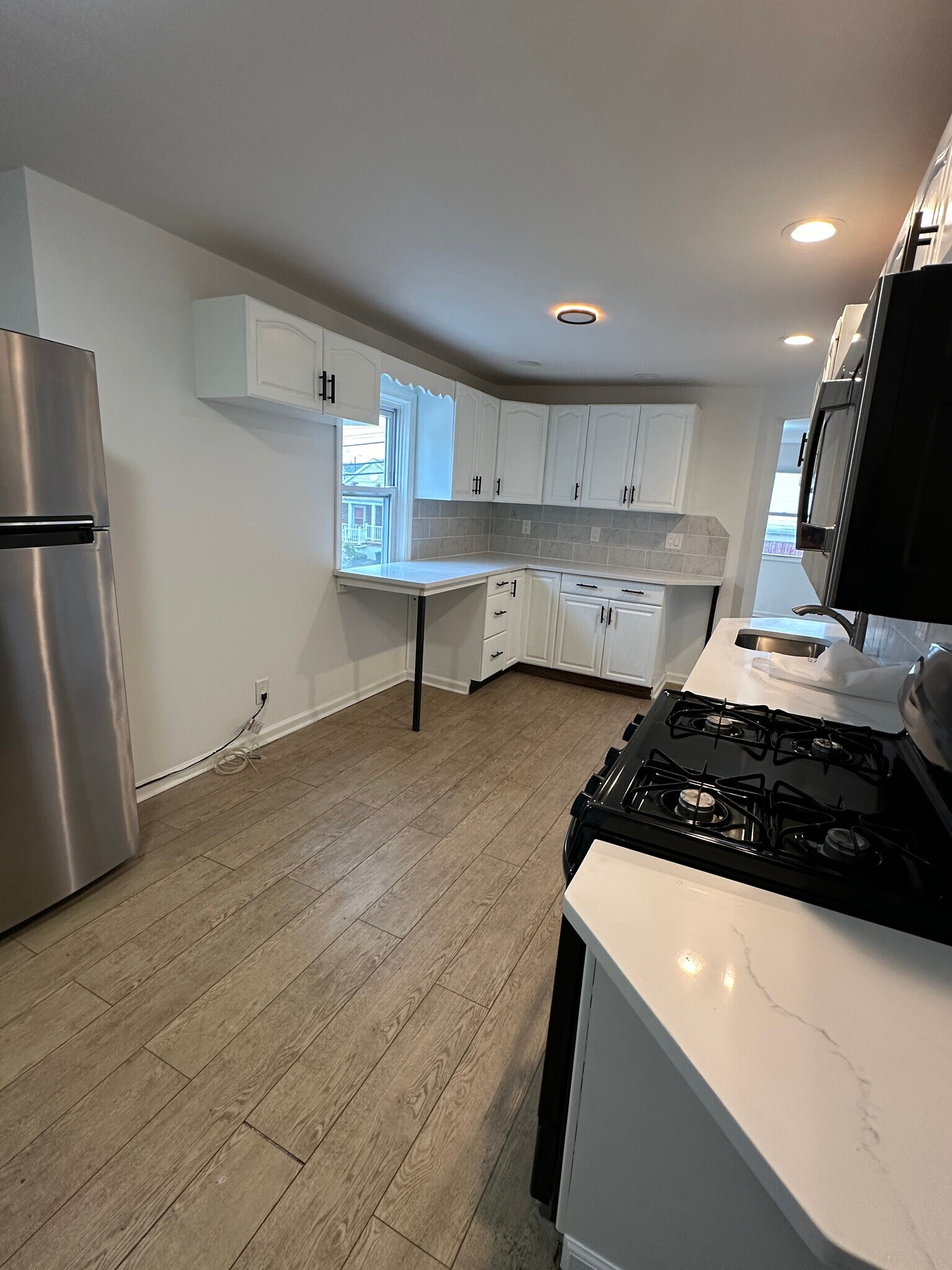 Kitchen - 94 Carlton Ave