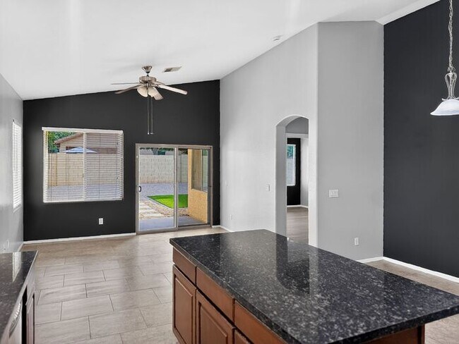 Building Photo - Single level, 4 bed 2 bath in Gilbert