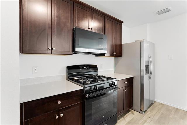 Building Photo - 405 Laurenbrooke Dr
