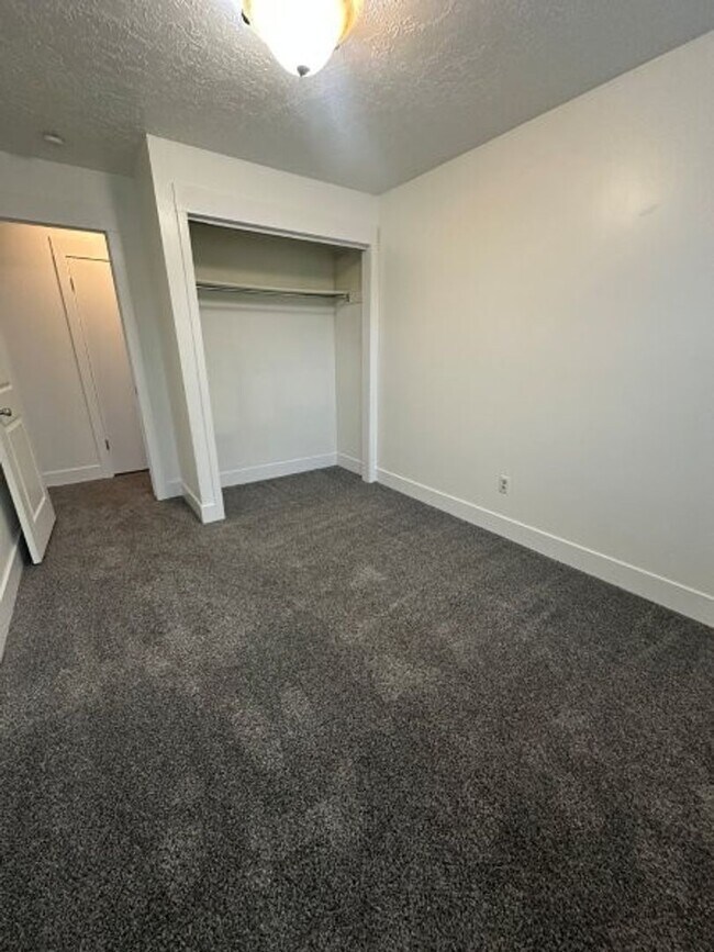 Building Photo - Fall Special – 3 Weeks FREE Rent on 4 Bed,...