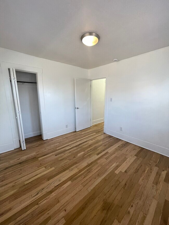 Building Photo - 407 Harvard Dr SE